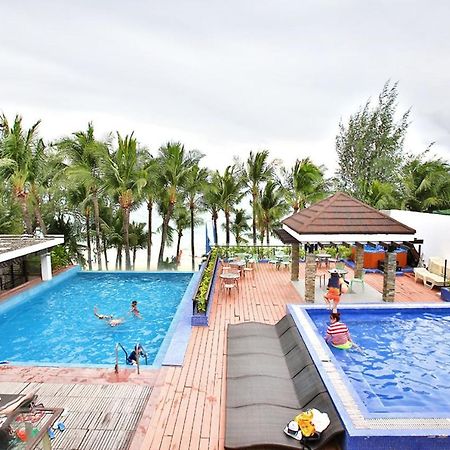 Crown Regency Beach Resort Manoc-Manoc Exterior photo