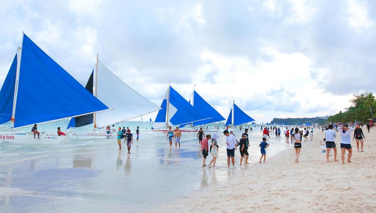 Crown Regency Beach Resort Manoc-Manoc Exterior photo