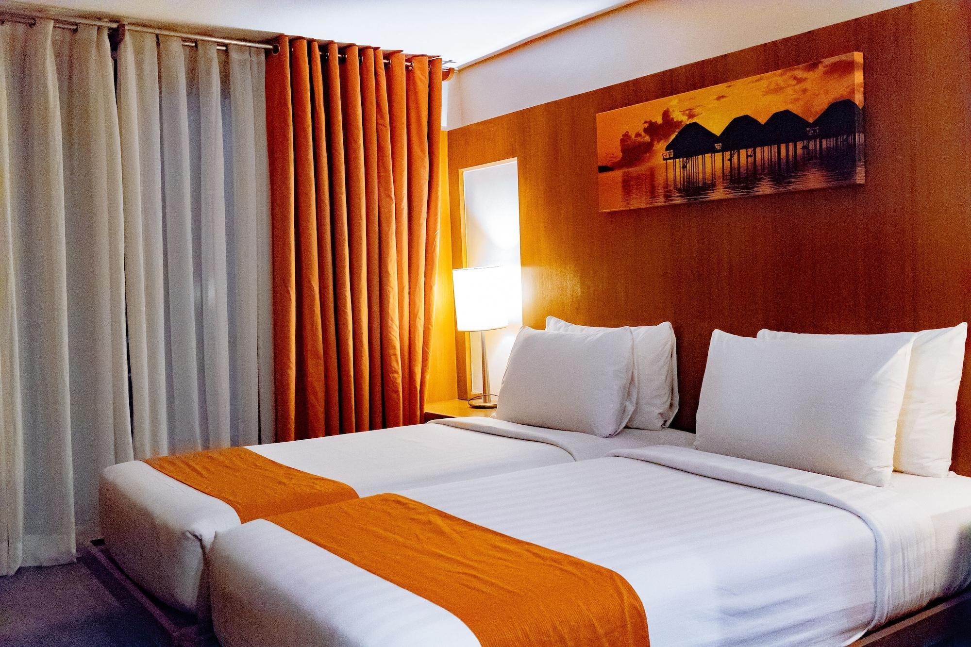 Crown Regency Beach Resort Manoc-Manoc Exterior photo