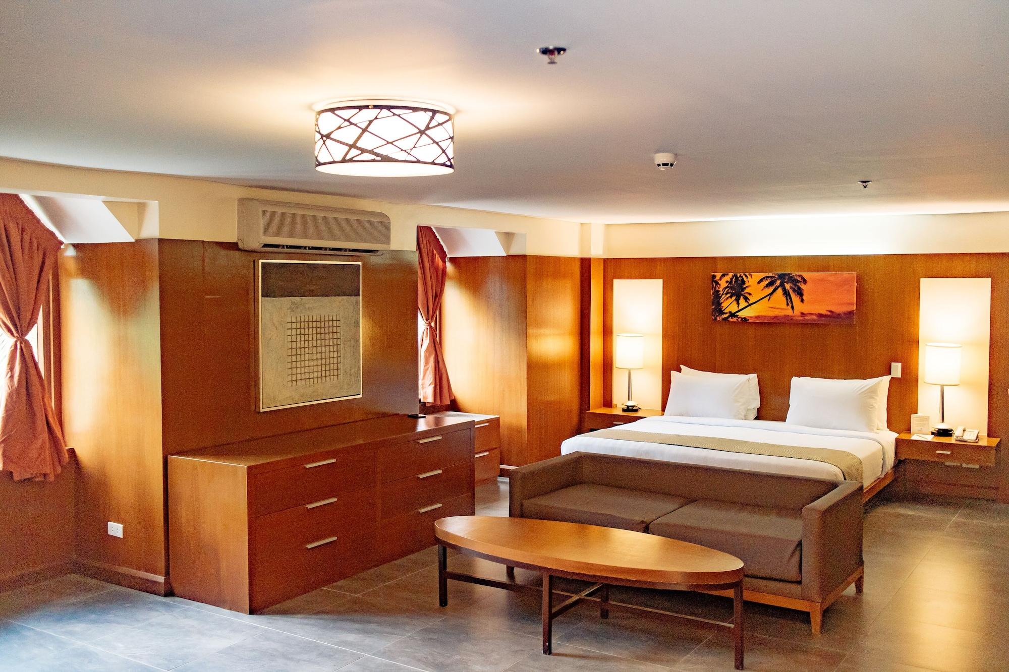 Crown Regency Beach Resort Manoc-Manoc Exterior photo
