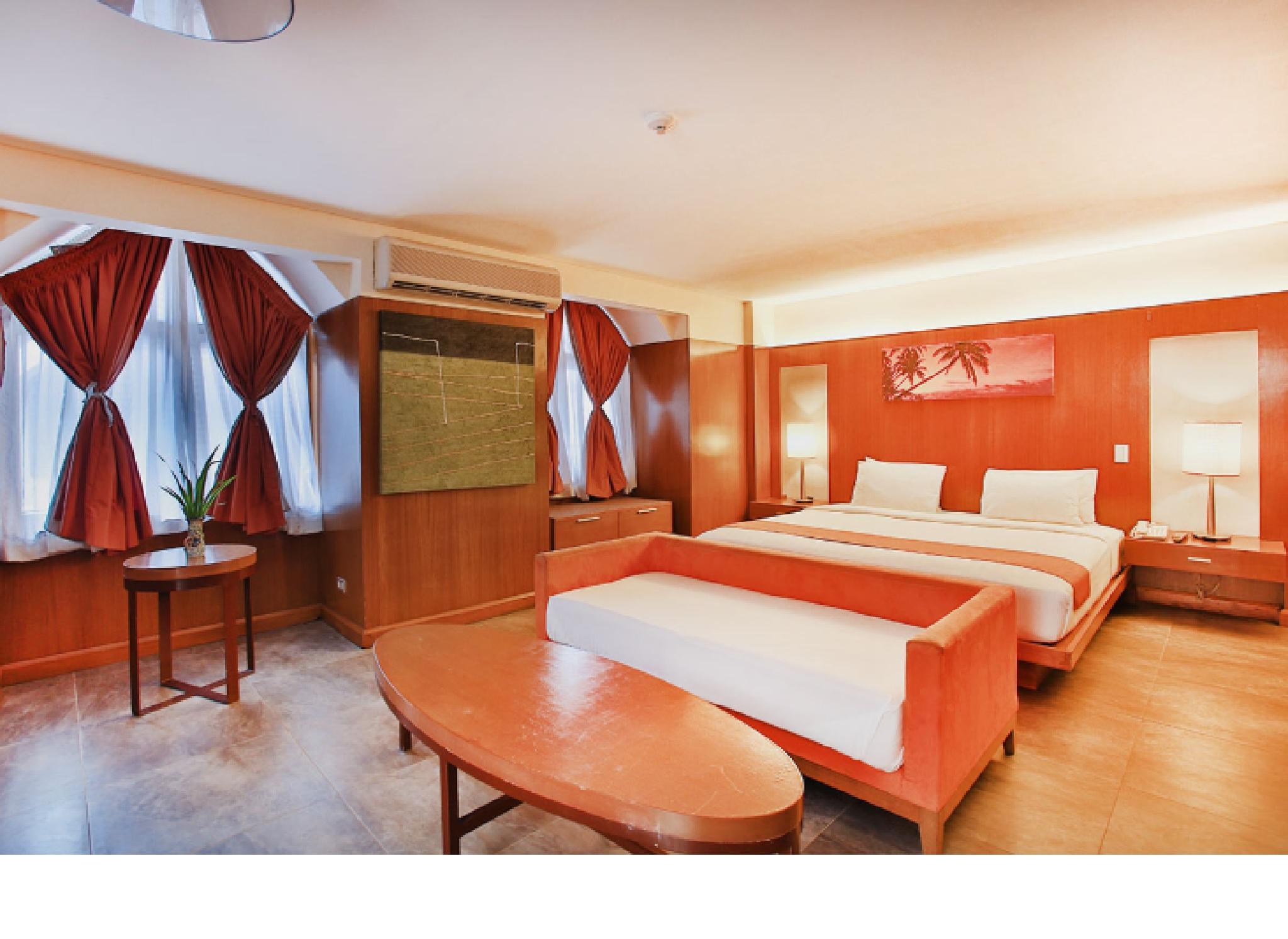 Crown Regency Beach Resort Manoc-Manoc Exterior photo