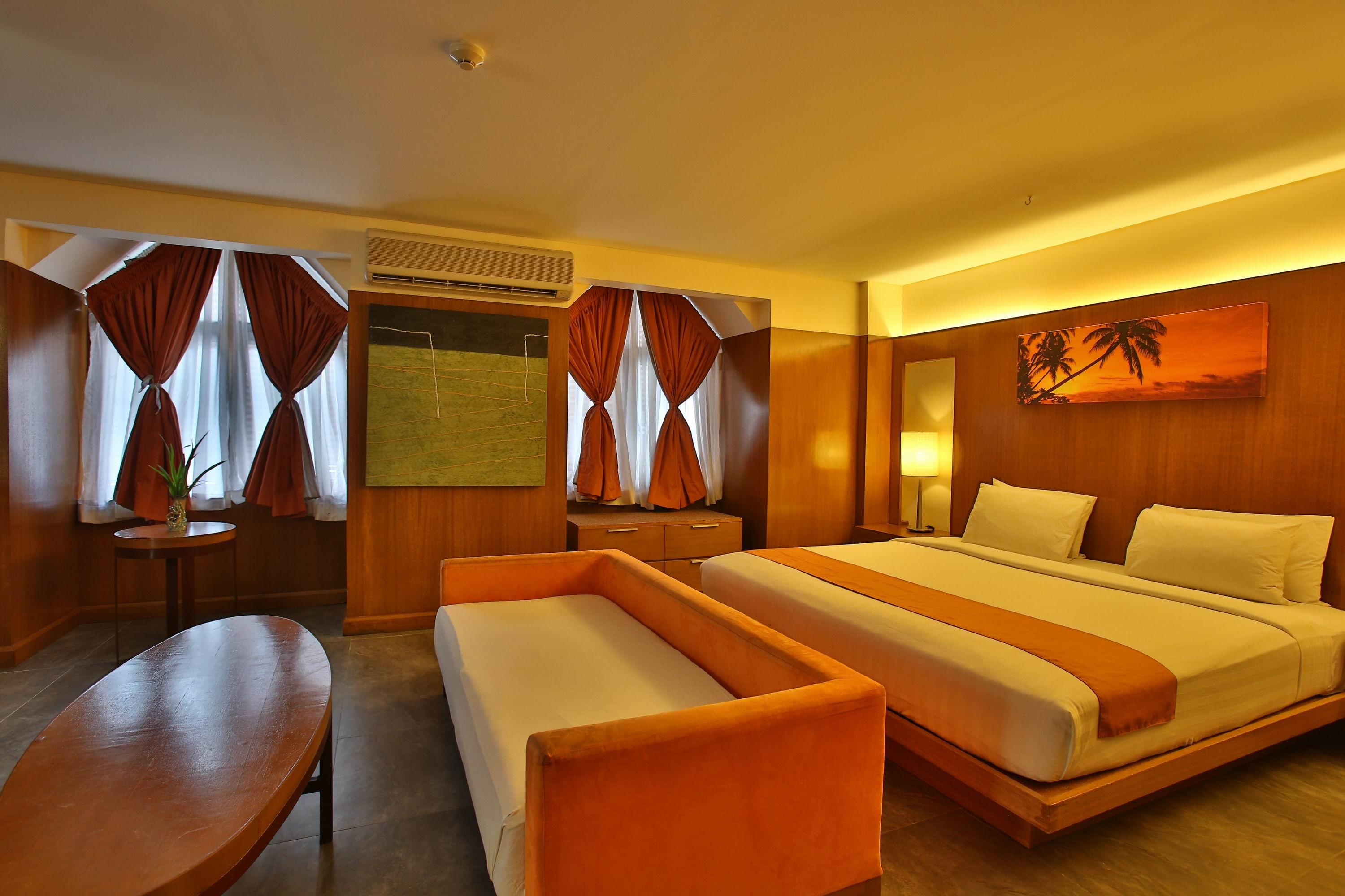 Crown Regency Beach Resort Manoc-Manoc Exterior photo