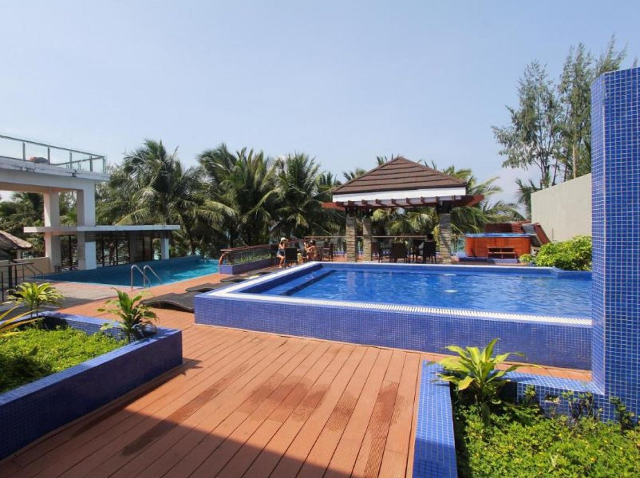 Crown Regency Beach Resort Manoc-Manoc Exterior photo