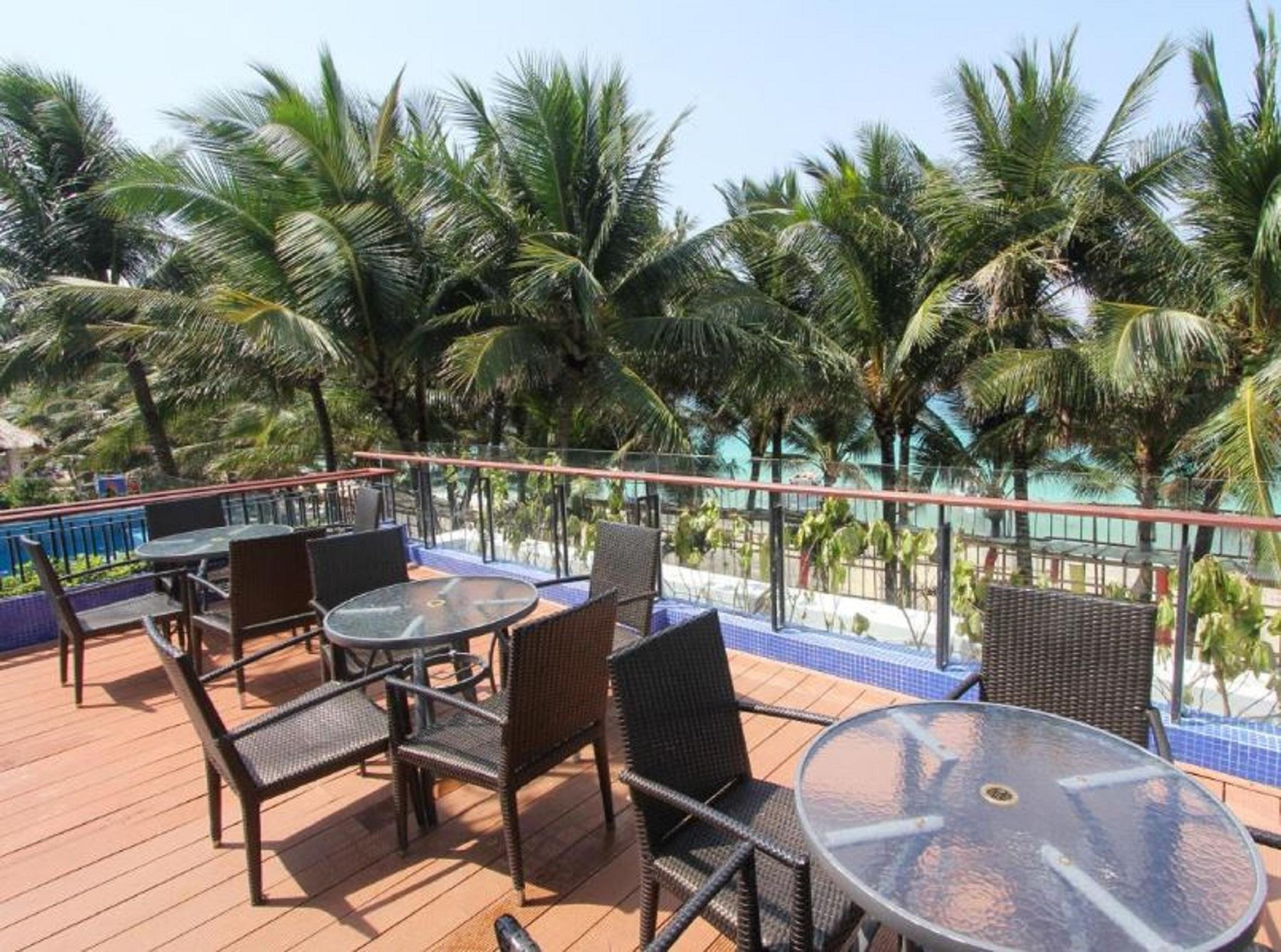 Crown Regency Beach Resort Manoc-Manoc Exterior photo