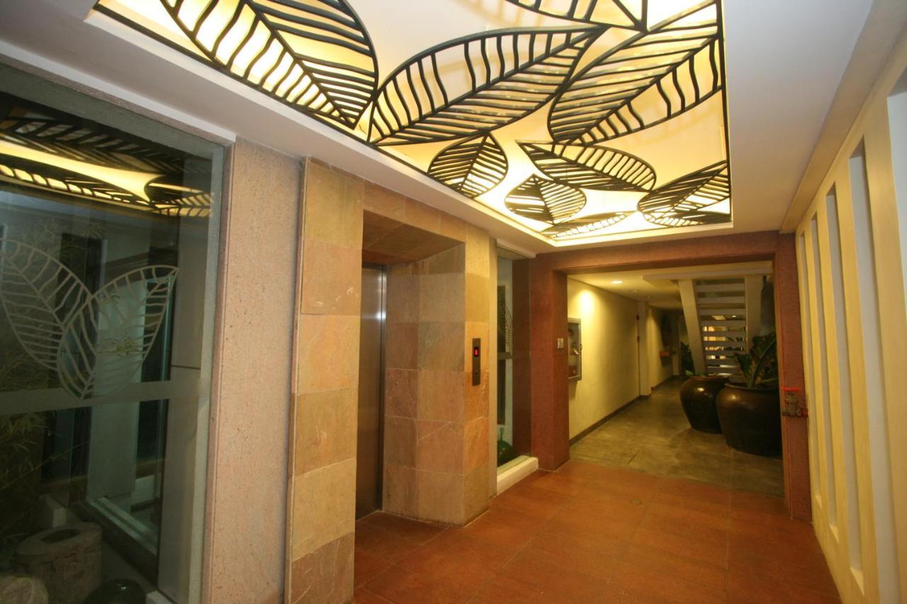 Crown Regency Beach Resort Manoc-Manoc Exterior photo
