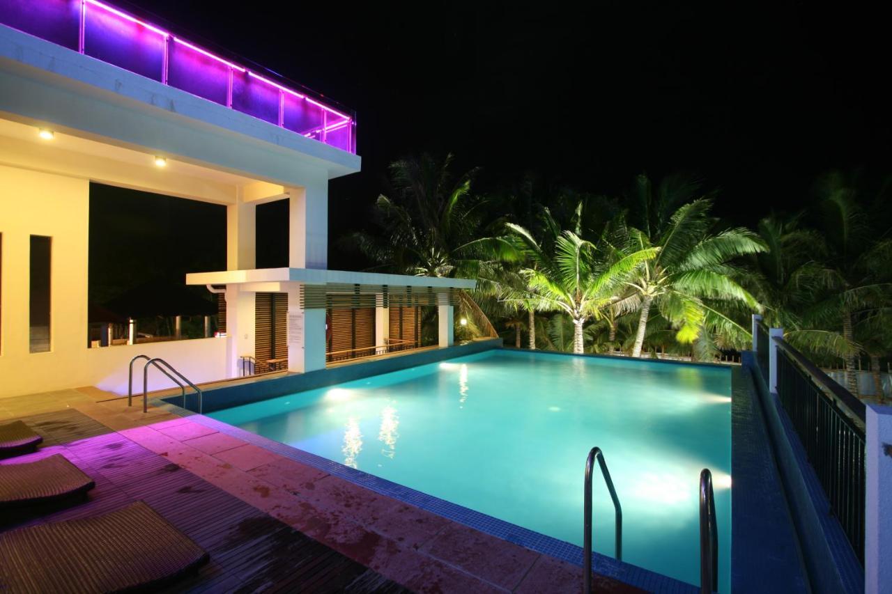 Crown Regency Beach Resort Manoc-Manoc Exterior photo