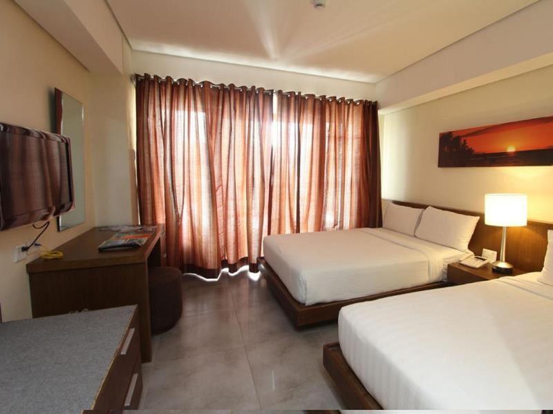 Crown Regency Beach Resort Manoc-Manoc Exterior photo