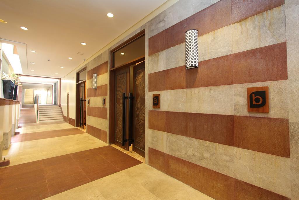 Crown Regency Beach Resort Manoc-Manoc Exterior photo