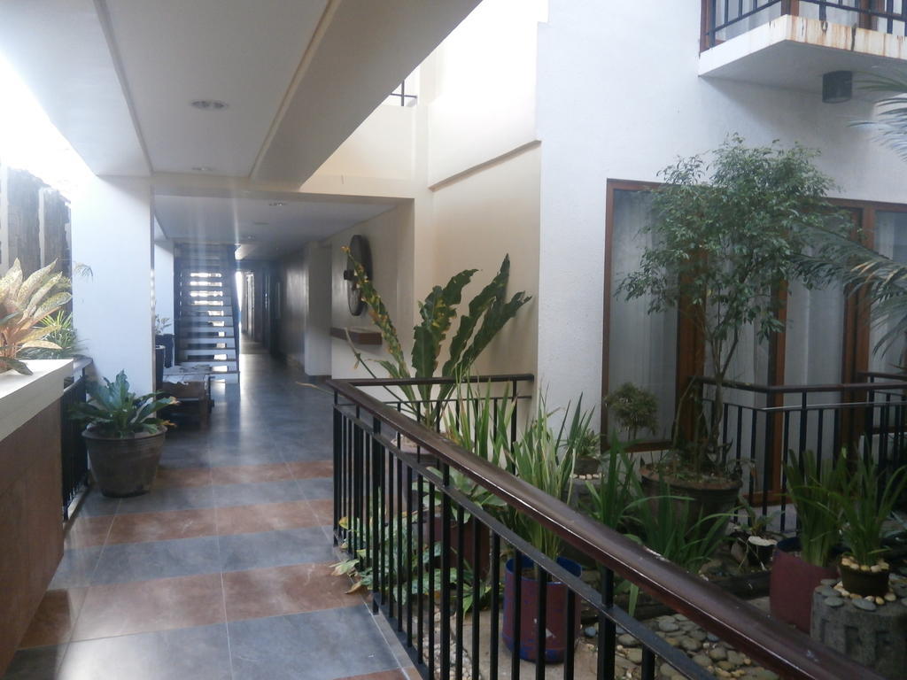Crown Regency Beach Resort Manoc-Manoc Exterior photo